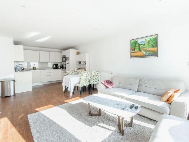 Apartment for rent in Stanmore Place, Greater London
