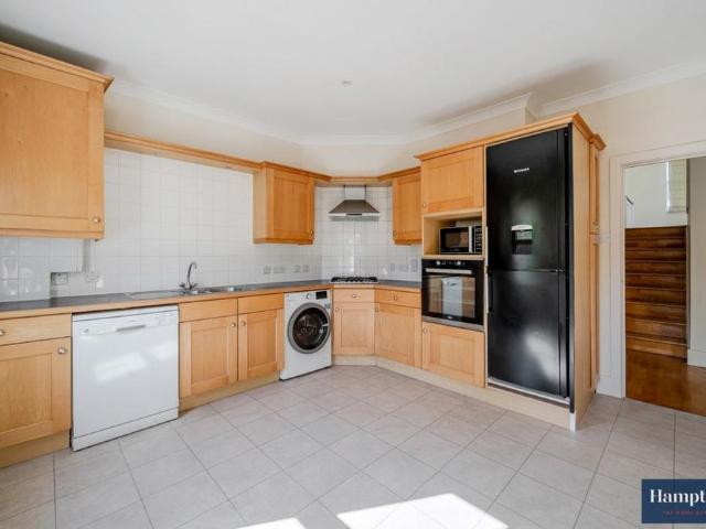 Apartment for rent in Shrubs Hill, Sunningdale