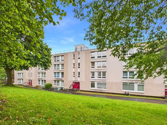 Apartment for rent in Maryhill Park, Summerston