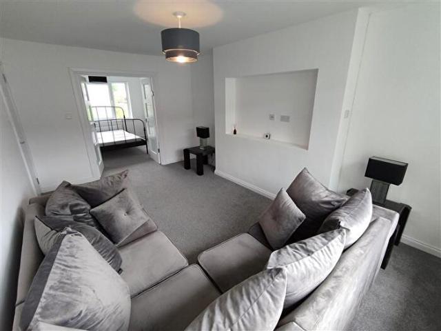 Apartment for rent in Summerston, Scotland