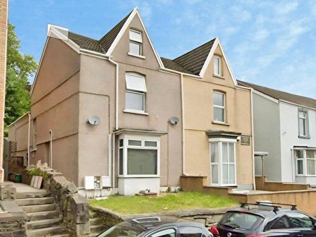 Apartment for rent in Nangreaves, Wales