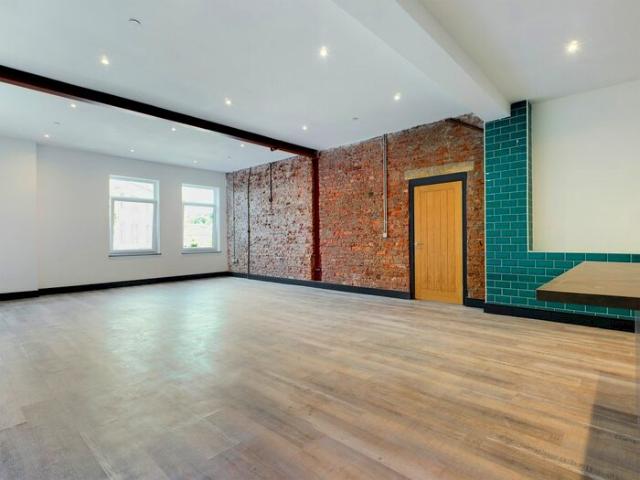 Apartment for rent in Mount Pleasant, Swansea