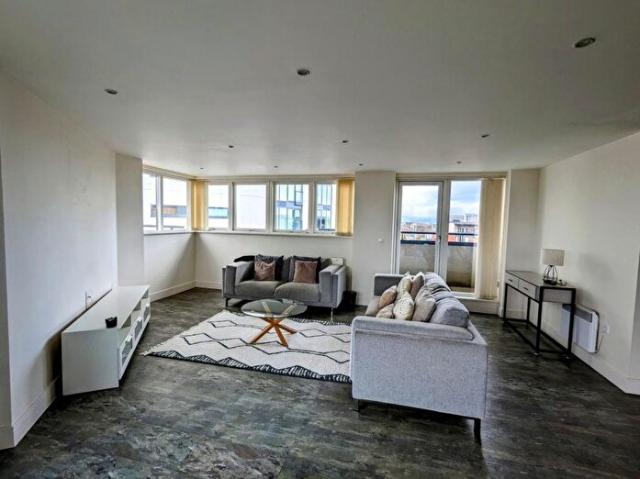 Apartment for rent in Nangreaves, Wales