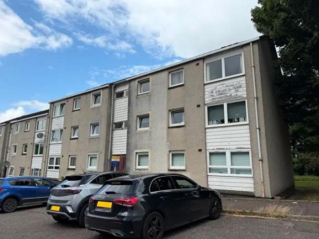 Apartment for rent in Maryhill Park, Summerston