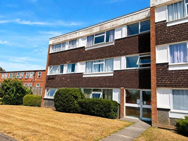 Apartment for rent in Cliff Hill, Green Close