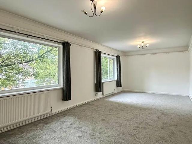 Apartment for rent in Cwmrhydyceirw, Swansea