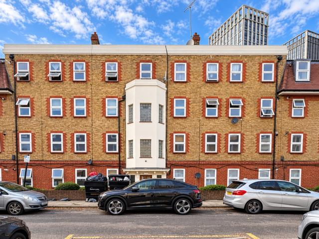 Apartment for rent in Mill Meads, Greater London