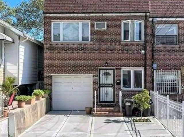 House for sale in Queens, Arverne