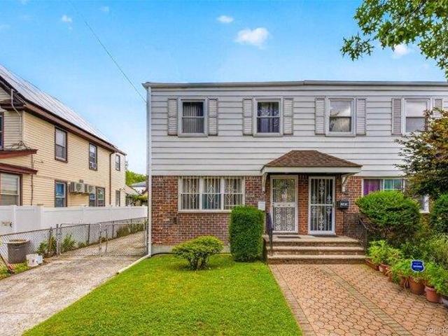 House for sale in Queens, Arverne