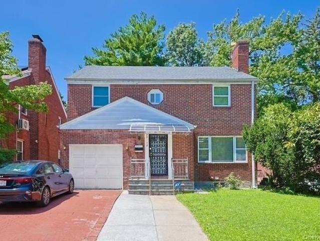 House for sale in Queens, Arverne