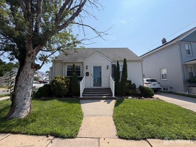 House for sale in Avenel, New Jersey
