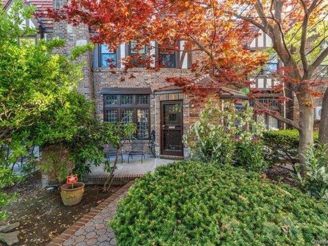 House for sale in Queens, Arverne