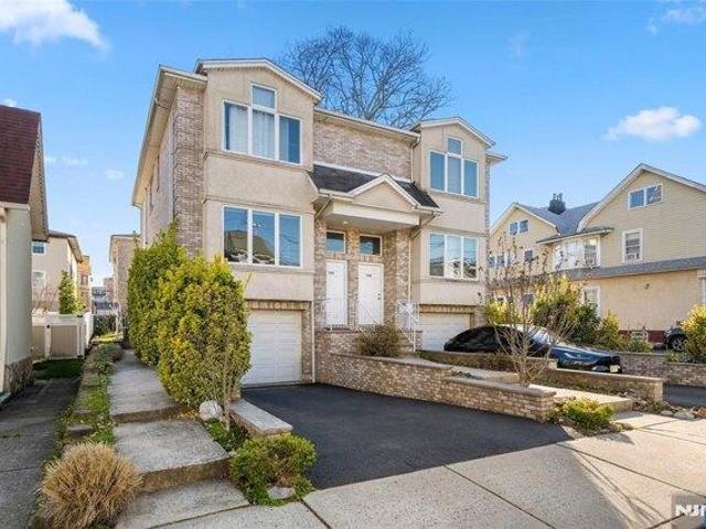 House for sale in Fort Lee, New Jersey