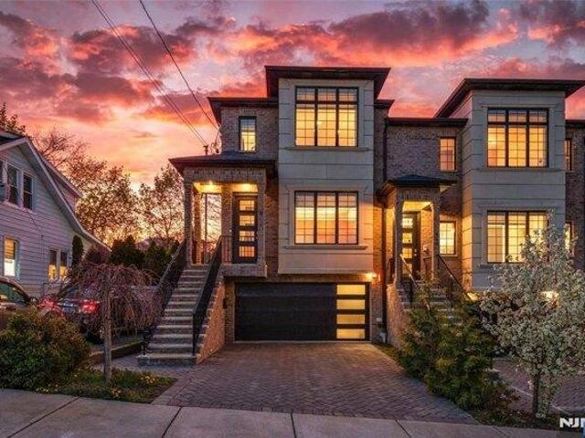 House for sale in Fort Lee, New Jersey