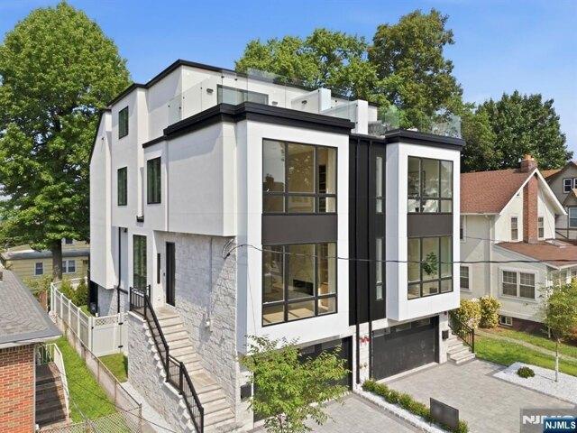 House for sale in Fort Lee, New Jersey