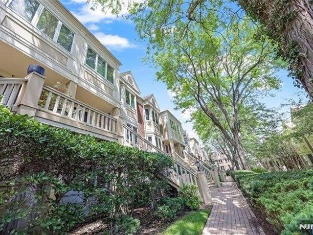 House for sale in Fort Lee, Bergen County
