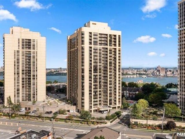 Condo for sale in Fort Lee, Bergen County
