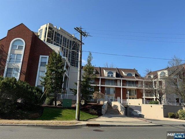 Condo for sale in Fort Lee, New Jersey
