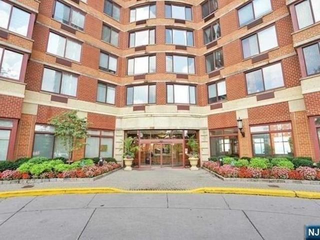 Condo for sale in Fort Lee, New Jersey