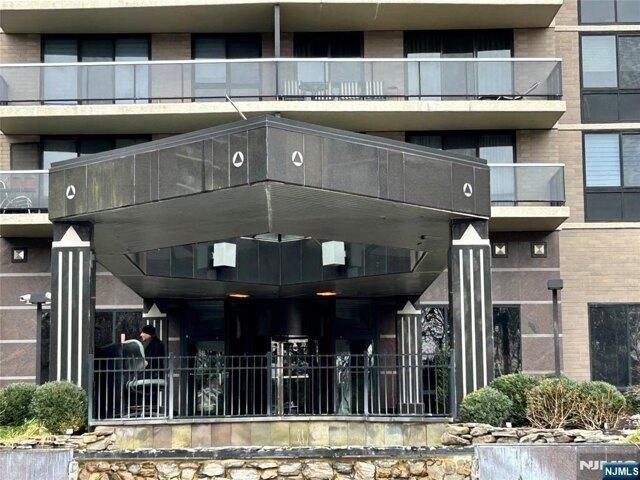Condo for sale in Fort Lee, New Jersey
