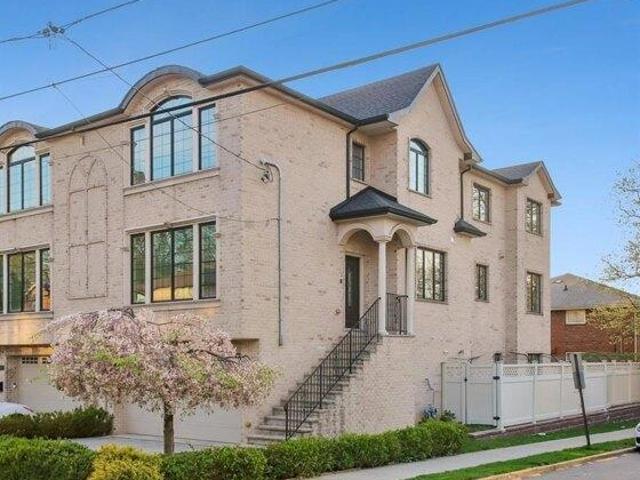 House for sale in Fort Lee, New Jersey