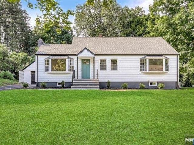 House for sale in Oakland, Bergen County