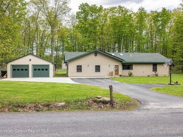 House for sale in Acra, New York