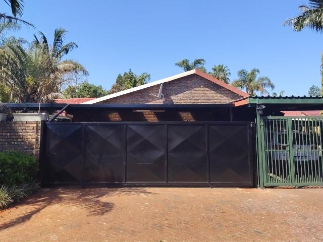Room for rent in Waterkloof, Gauteng