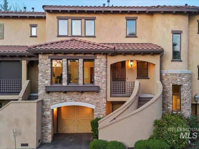 Townhouse for sale in Garden City