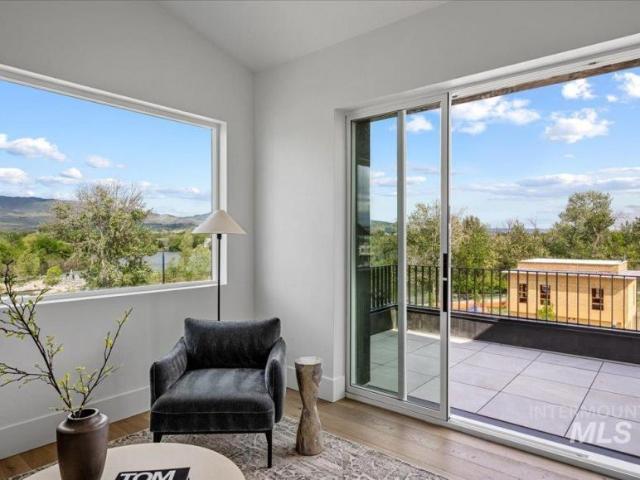 Townhouse for sale in Garden City