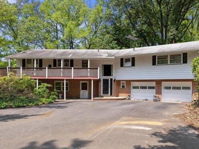 House for sale in Gloucester City