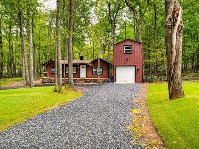 House for sale in Newfoundland, Pennsylvania