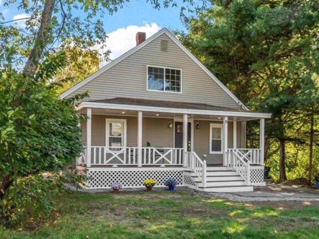 House for sale in Farnumsville, Grafton