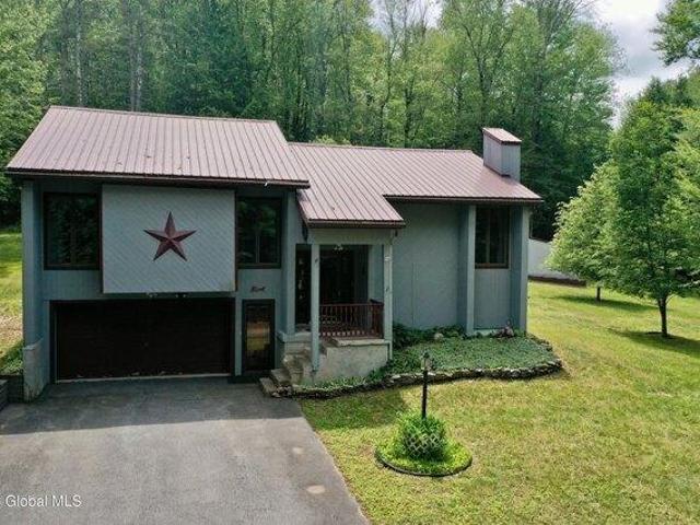 House for sale in Greenfield Center