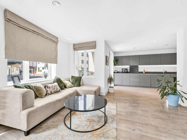 Flat for sale in Greater London