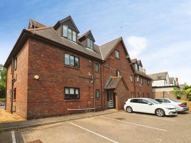 Flat for sale in Danescourt, Cardiff