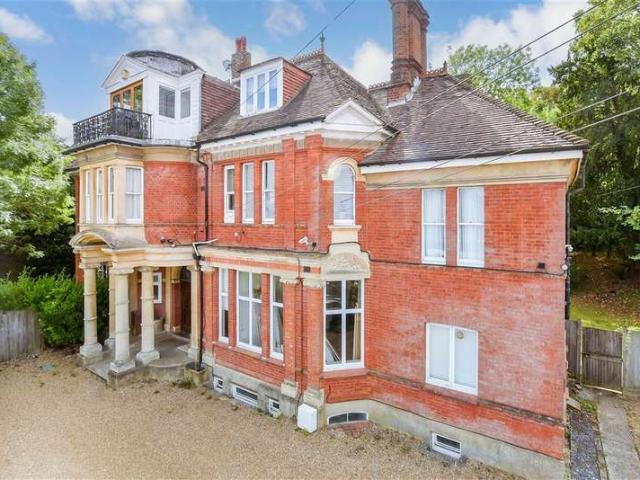 Flat for sale in London Borough of Croydon, Greater London