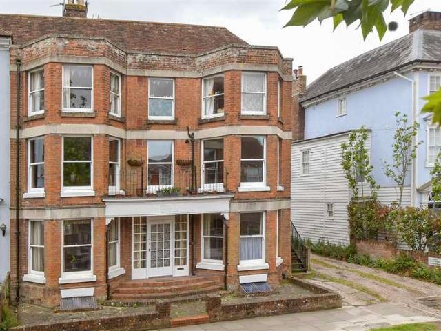 Flat for sale in Bridgefield, Kent