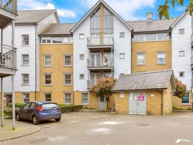 Flat for sale in Wincheap, The Bridge