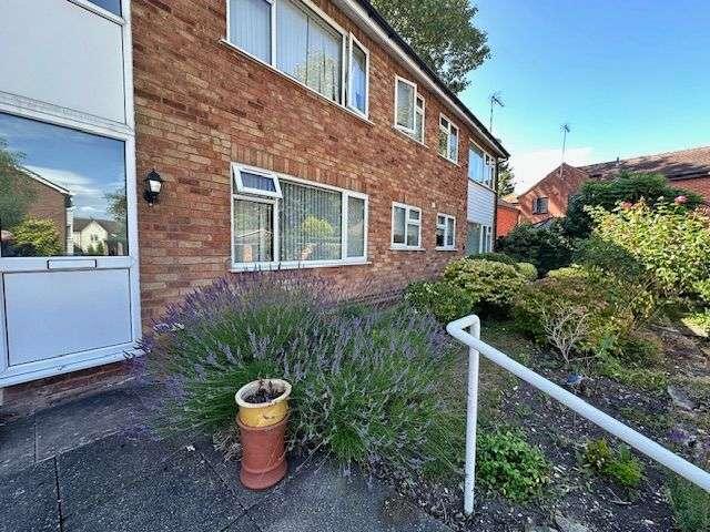 Flat for sale in Alderminster, Warwickshire
