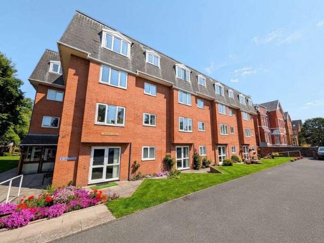 Flat for rent in Marshside, Southport