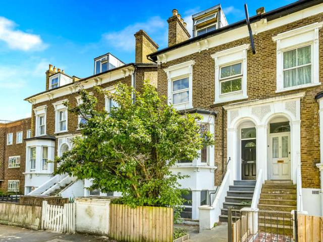 Flat for sale in Hornsey, Greater London