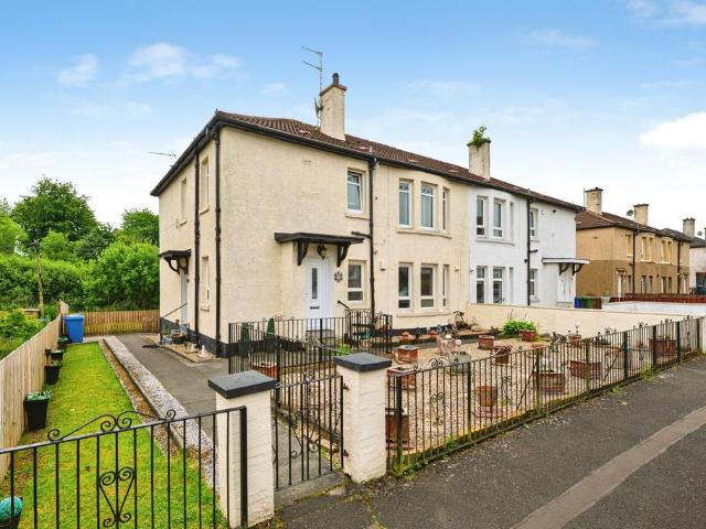 Flat for sale in Balmore, Scotland