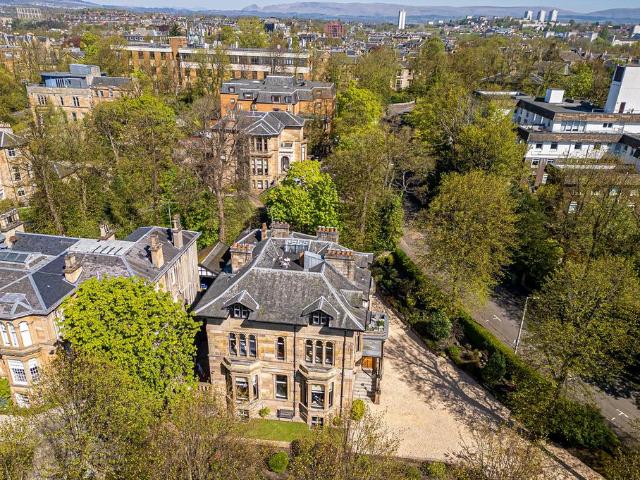 Flat for sale in Dowanhill, Scotland