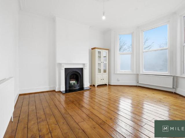 Flat for sale in Harlesden, Greater London
