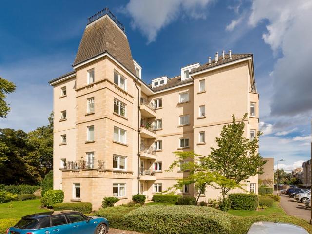 Flat for sale in Morningside, Scotland