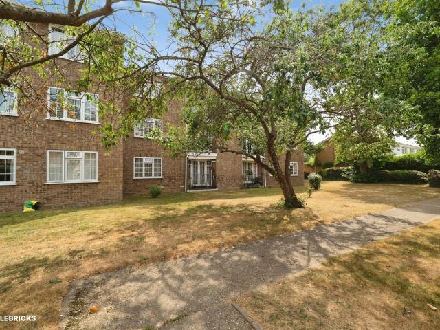 Flat for sale in Birch Green, Lower Halliford