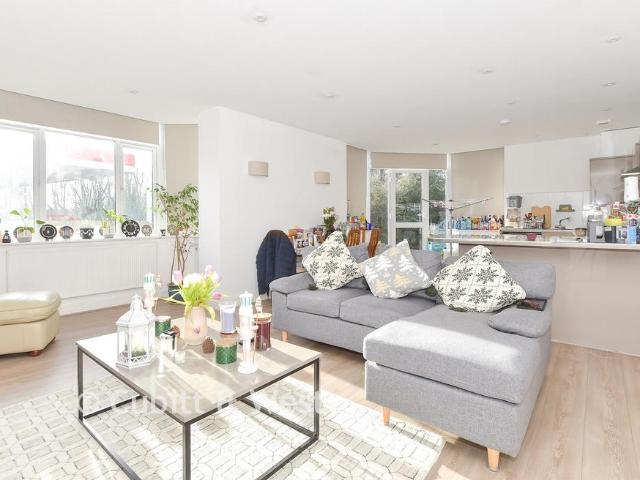 Flat for sale in Blackwell, Mid Sussex