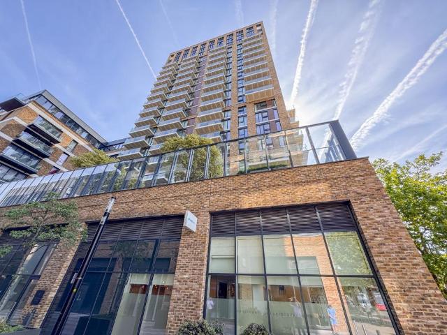 Flat for sale in Glyndon, Greater London