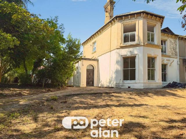 Flat for sale in Allt-yr-yn, Wales